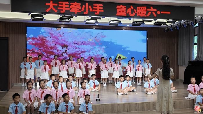 大手牵小手，济南市历下区燕山小学孩子们的儿童节这样温暖度过~