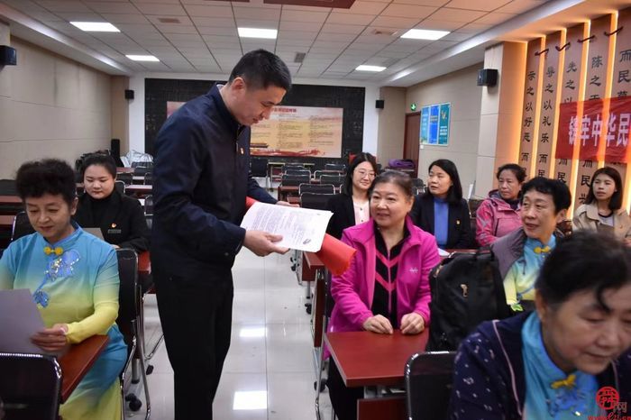 济南市应急管理局第八党支部深入社区开展“双报到”暨学雷锋主题党日活动