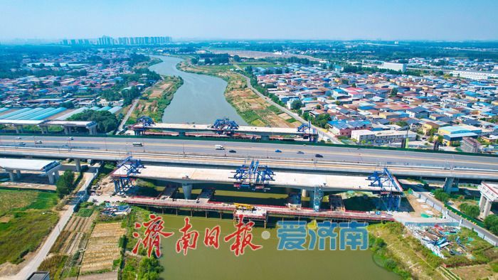 济南凤凰黄河大桥南延工程跨小清河连续梁提前15天合龙