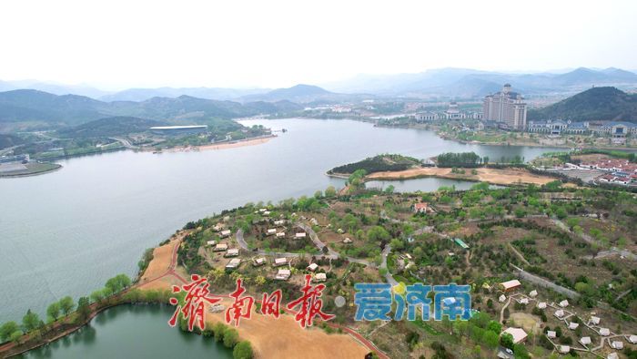 雪野春色如画 湖光山色引客醉