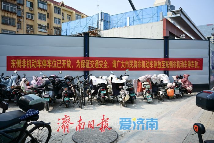 闲置空地变身便民车位 八一立交桥站“一站一策”疏解停车难