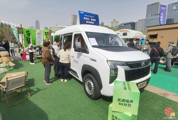 中国重汽轻型汽车强势登陆三大房车展，演绎移动生活新风尚