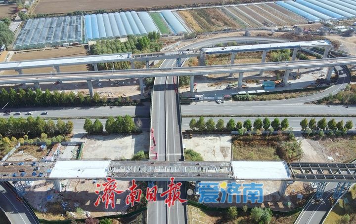 项目强省会｜双跨济广高速立交，济南凤凰黄河大桥南延工程全面推进箱梁架设