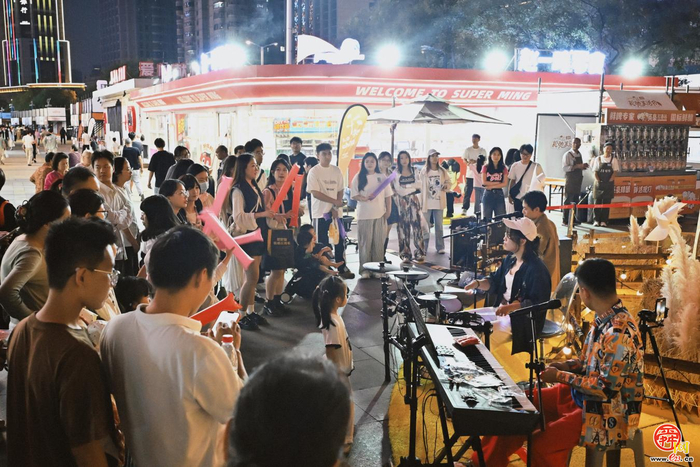 烟火赋新韵 外摆聚活力 济南多点发力激活城市消费新动能