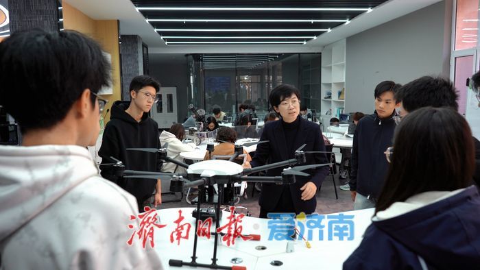 济南建成全国首个职校低空空域管服中心 无人机送外卖常态化