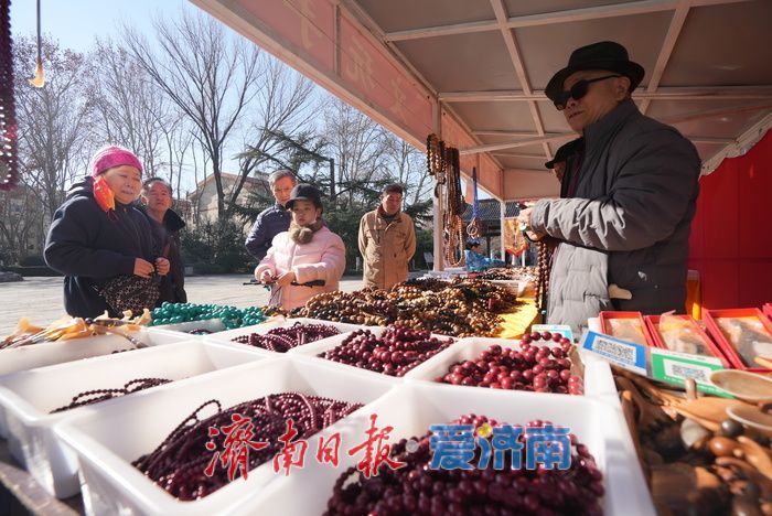 百花公园年货节热闹开场