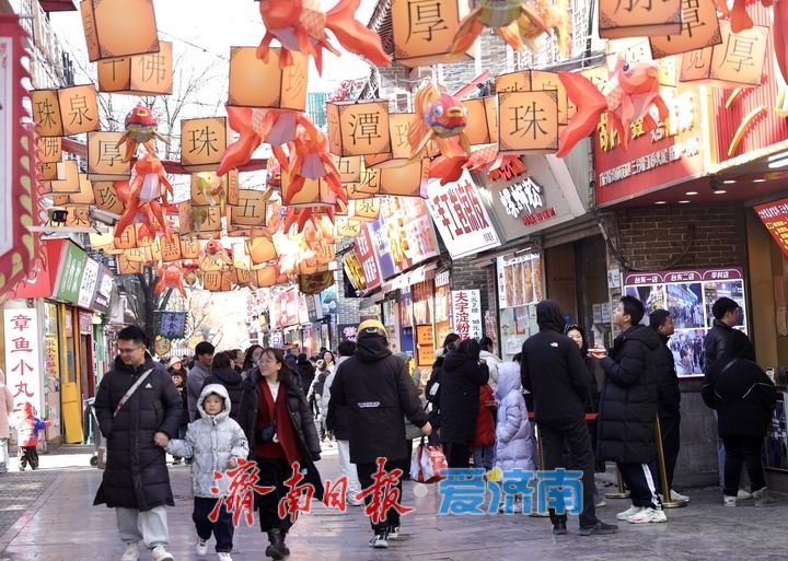 客流满 消费旺 正月感受浓浓烟火气