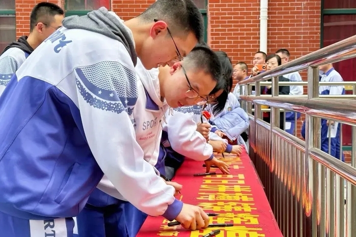 十八而志！济南中学唐冶校区举行18岁成人礼暨高考百日励志大会