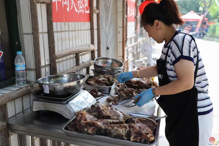 第八届过半年乡村振兴戏剧节暨官庄街道夏季旅游季鸣锣开唱
