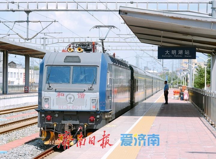全新适老化升级，“齐鲁之星”银发旅游专列首发新疆