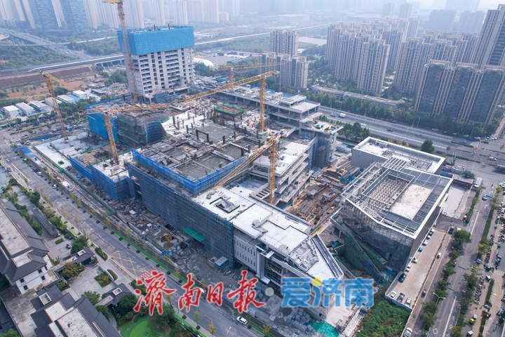 西城商业配套加速成型 济南银泰百货项目初具规模