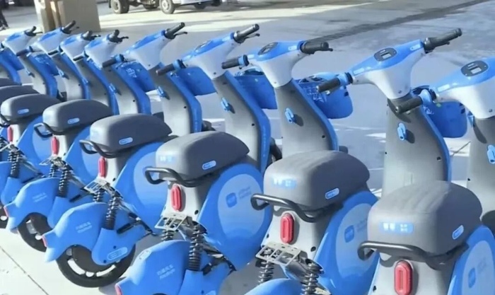 共享电动车亮相商河城区主要街道，起步价2元可骑15分钟