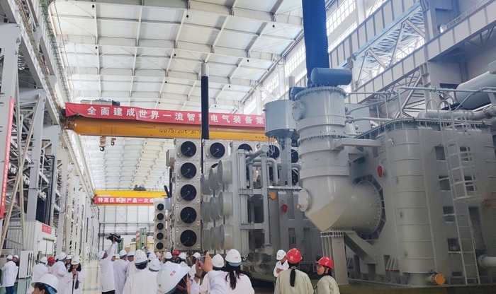 连续182台零故障 济南造出世界级“电力心脏” 正守护在高原、荒野戈壁、城市电网等诸多角落
