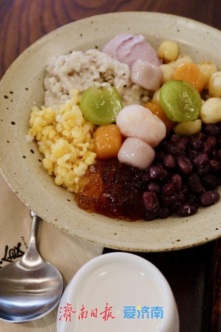 历史当“导游”，小店会“写诗”：“网红街区”不“网红”