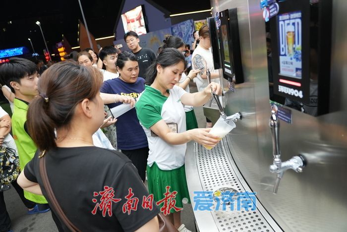 一年四季 泉在济南丨“青岛啤酒交易所”引燃泉城夏日消费新潮流！
