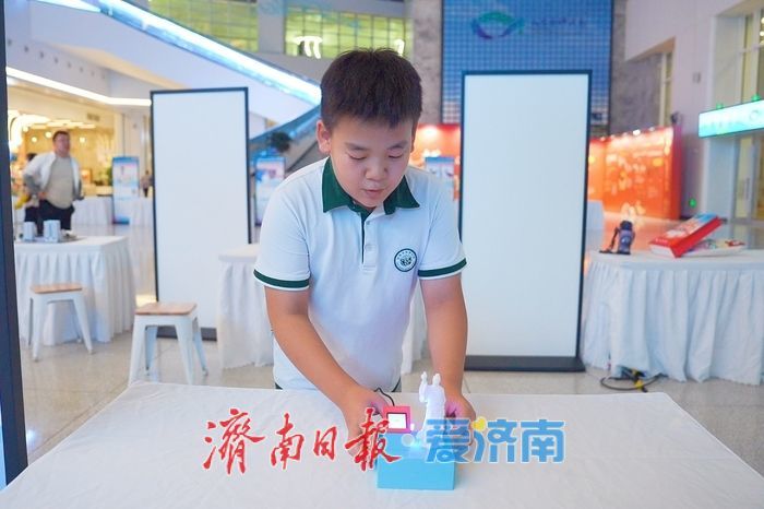 山东省科技馆 “星火润心·科学之夜”璀璨启幕 科普惠民专场活动点亮泉城秋夜