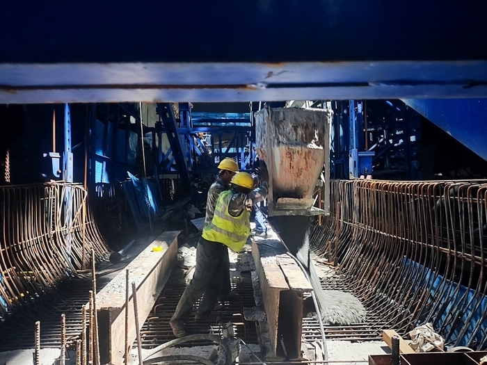 12个挂篮同时施工，济南轨道交通8号线这座连续梁合龙