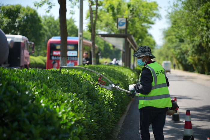 易通城建——国庆坚守在岗 城市保障在线