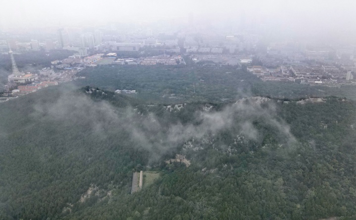 秋雾漫漫似丹青