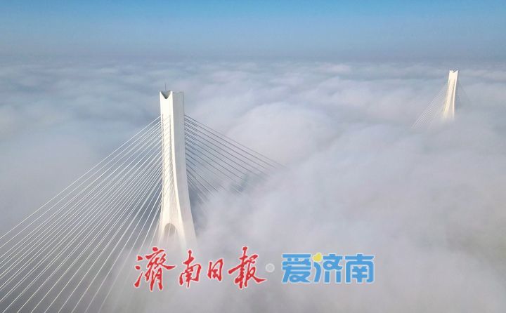 雾锁黄河 塔影独悬