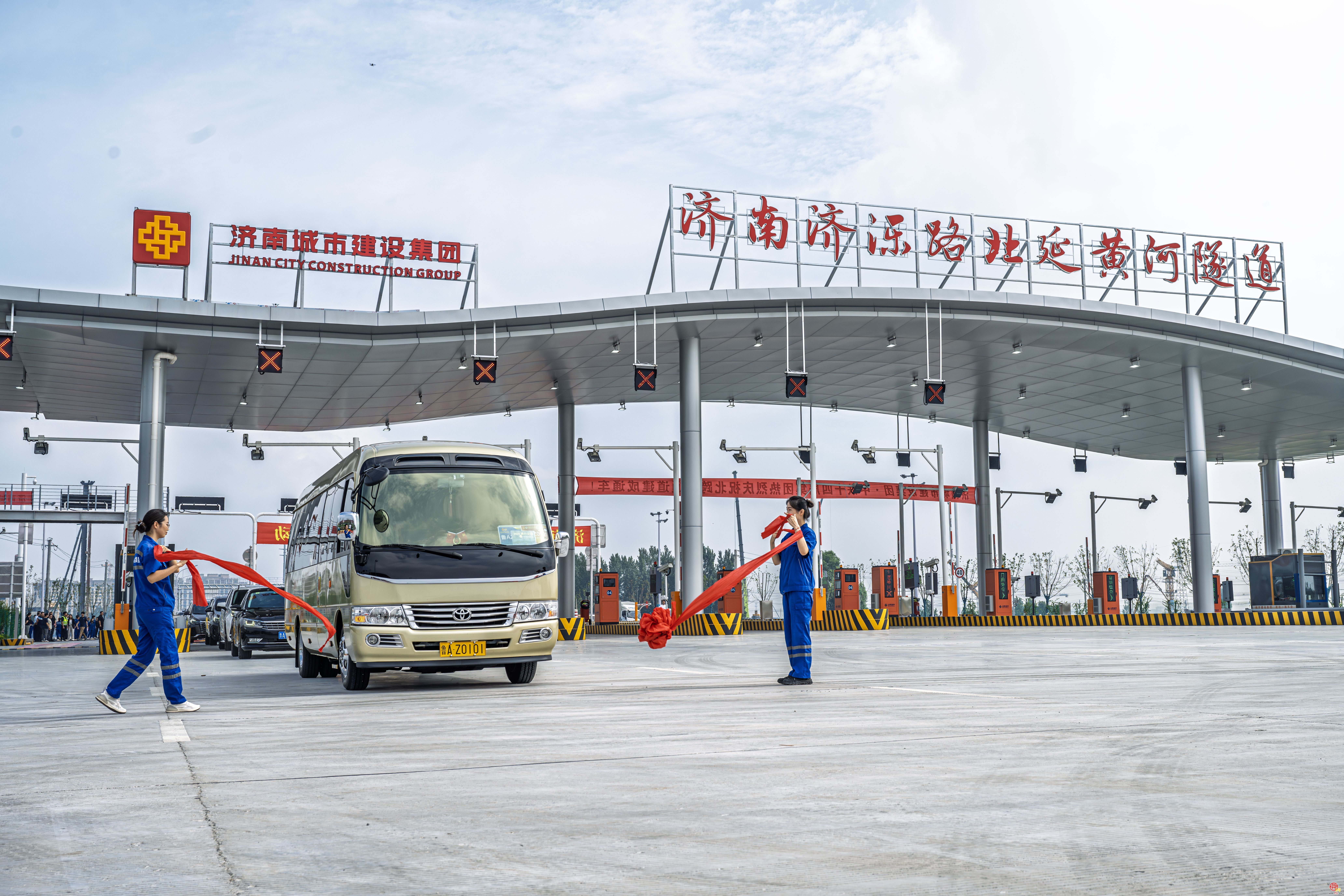 济南济泺路北延黄河隧道建成通车