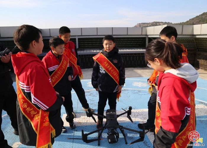 “出彩中国娃”德育课程之“公益行”——2021级6班“探地矿奥秘，赴科学之约”走进省地质测绘院实践活动