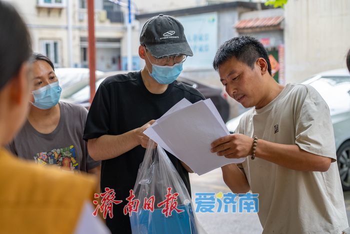被光照亮，终成微光！蒙阴“黄桃爸爸”上演双向奔赴的爱心接力