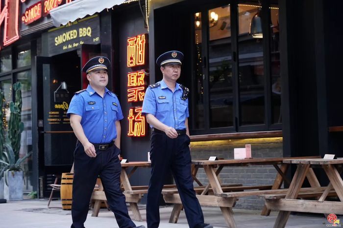 历下城管：以规范“外摆”之笔，绘就城市经济新图景