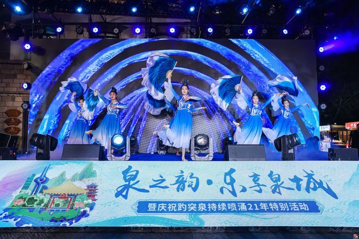 共赏泉水盛宴！济南趵突泉持续喷涌21周年