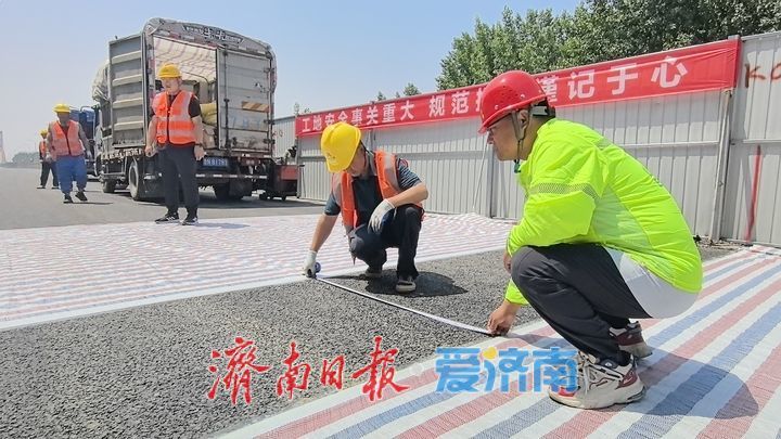 项目强省会｜济南黄河大桥老桥中间两车道沥青摊铺完成，预计本月底结束第二阶段施工