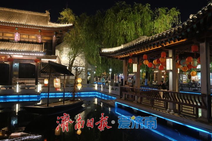 泉灯相映 明府城夜景氛围感拉满