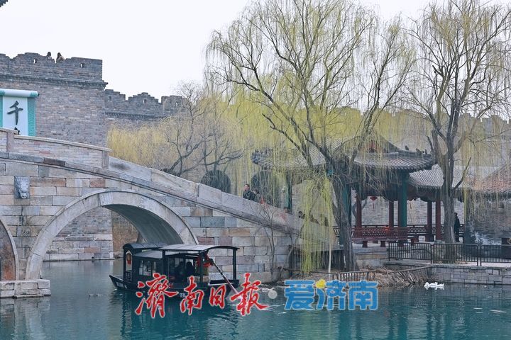 一年四季 泉在济南丨舟行碧波上 人在画中游 明水古城春日泛舟引客来