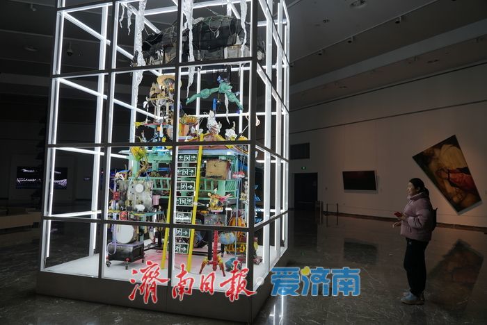 周末去逛展，怎能不看国际双年展