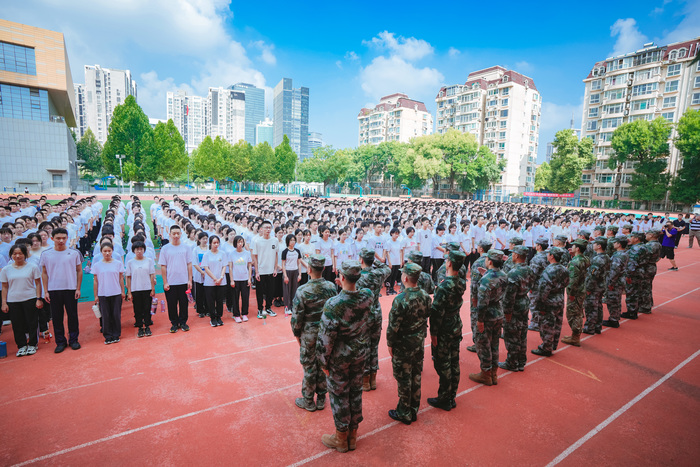 稍息，立正！山师附中2024级新生军训飒爽开营