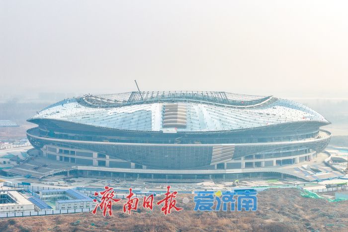 济南黄河体育中心专业足球场轮辐式索桁架吊装完成