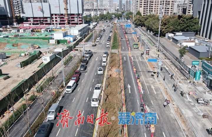 沥青摊铺、交通标识线就绪，济南泺邑路改造东侧路面临时放开非机动车通行