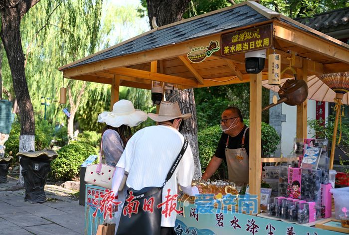 五龙潭：泉水凉茶消酷暑，市民游客觅清凉