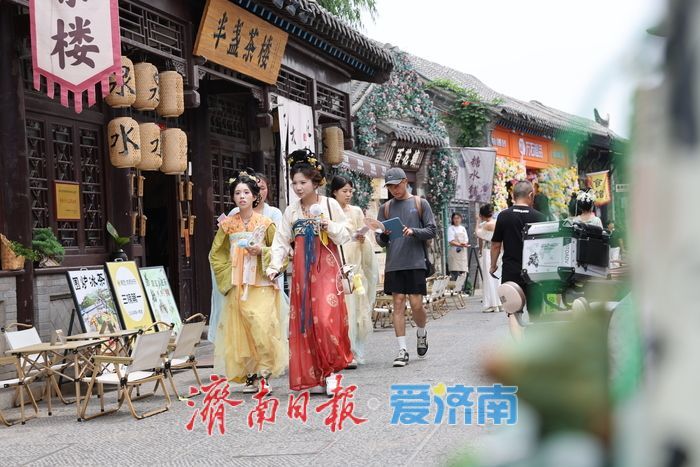 端午假期济南后宰门街焕发老街新活力