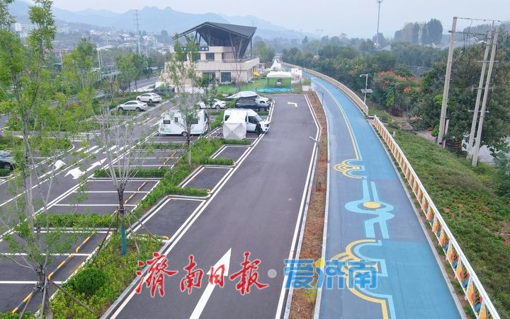 骑行道穿上“彩衣”，济南最美旅游公路颜值爆表