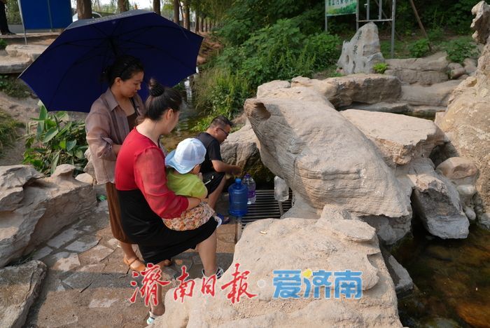 一年四季 泉在济南 