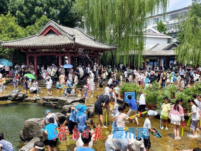 亲泉戏水，尽享泉城夏日惬意