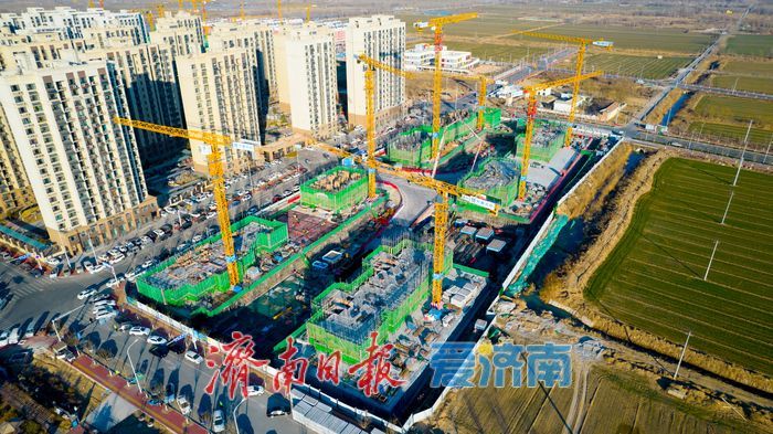 泉城年味气氛组已就位，是“蛇”候过年啦！