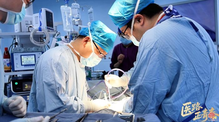 《医路正青春》系列微视频 当胃癌遇上“机器人+多学科”