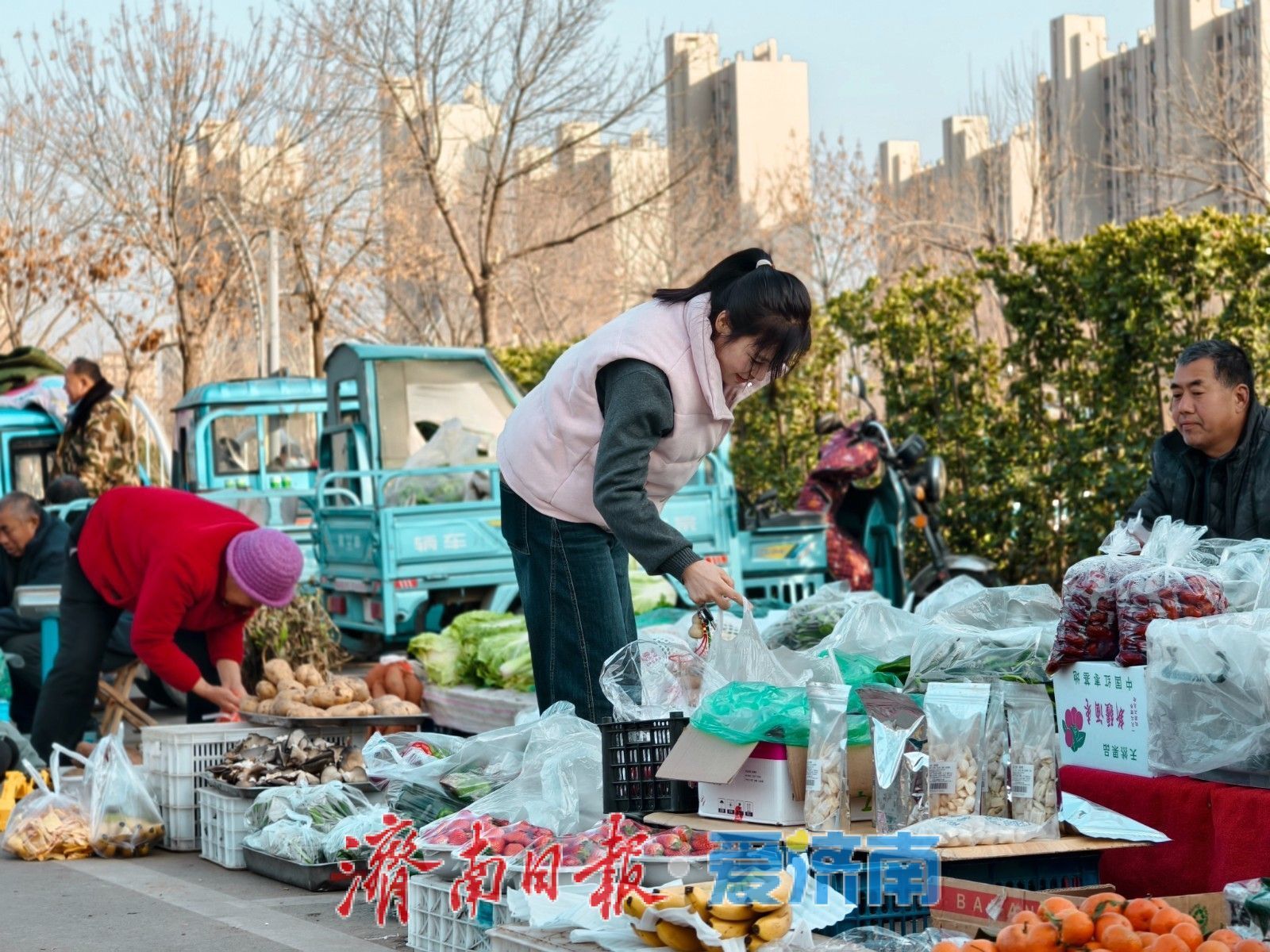 烟火焕新 年味归心——晨曦摊区年货大集暖启新春