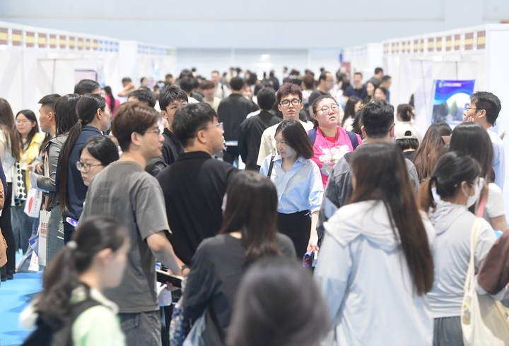 现场图集来了！“天下泉城聚天下英才”济南首届高层次人才招引大会人气爆棚