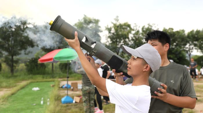 “爱我国防”军事体验活动第三期第二日纪实： 沙场砺兵淬火青春 实战锤炼强国担当