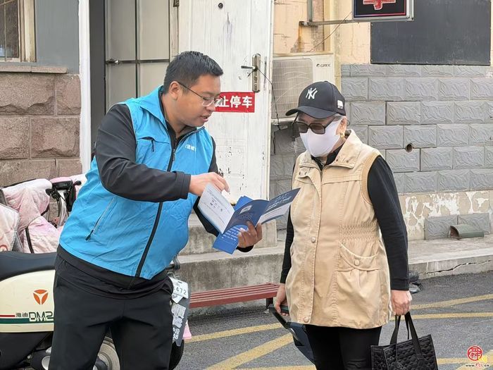 市智慧城管服务中心走进南辛北街社区 开展“城管进社区、服务面对面”暨“掌上城管”小程序推广活动