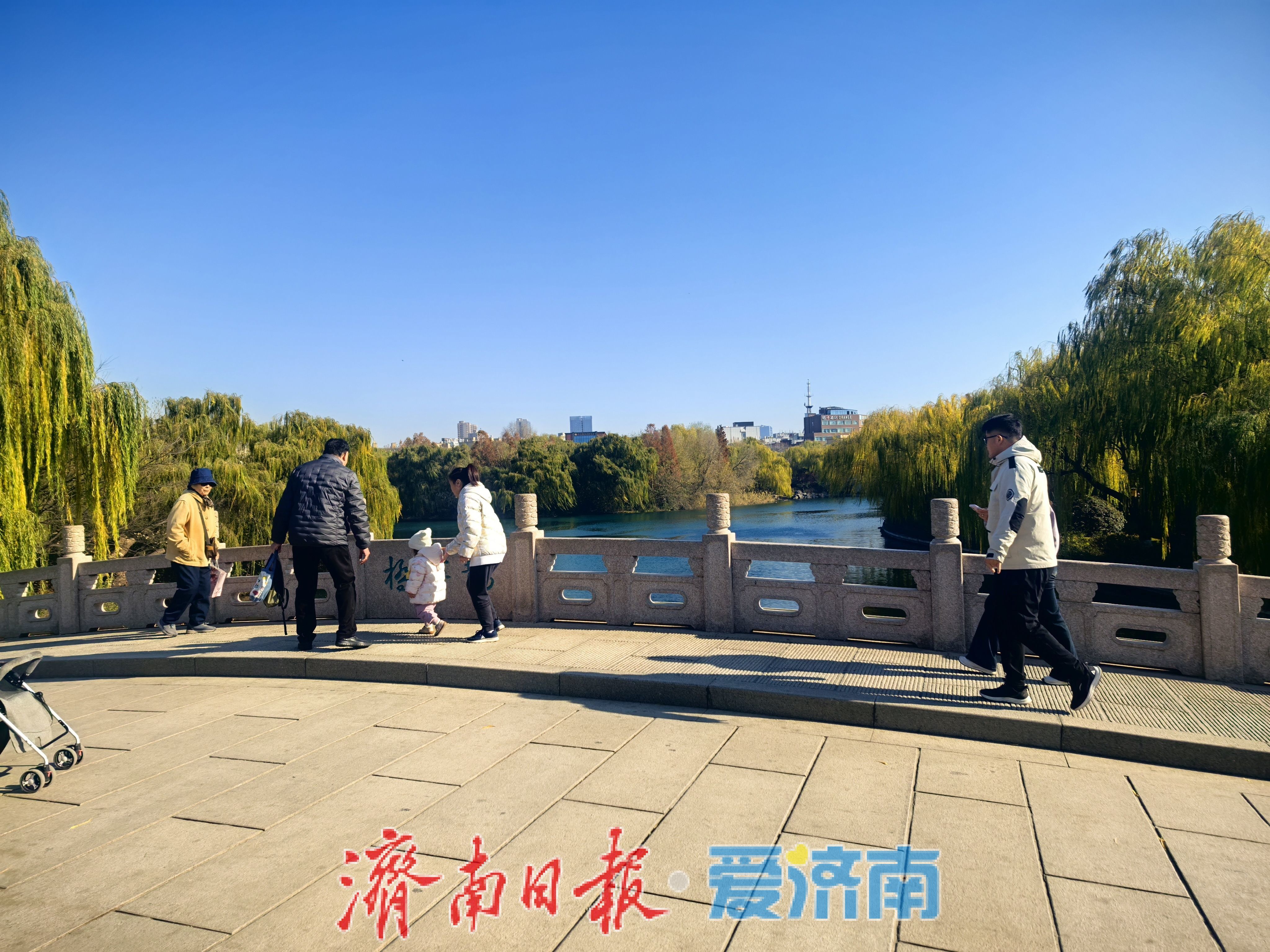 一年四季 泉在济南丨泉城冬韵藏明湖 一湖风月半城诗