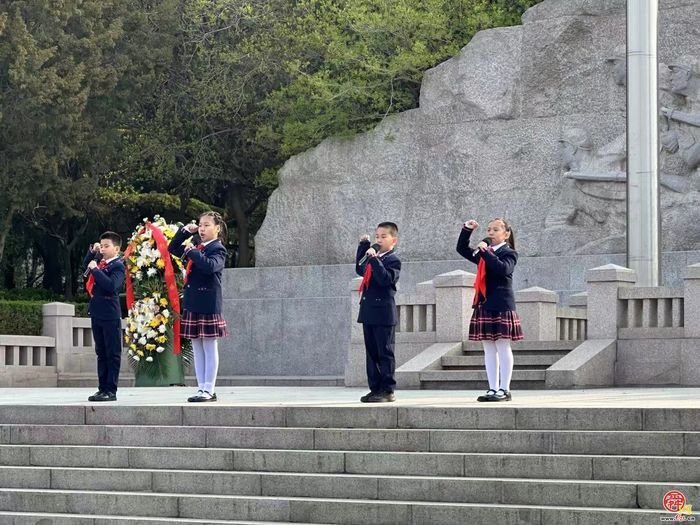 济南市经十一路小学走进济南革命烈士陵园