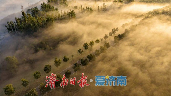 长河披纱，秋色如画